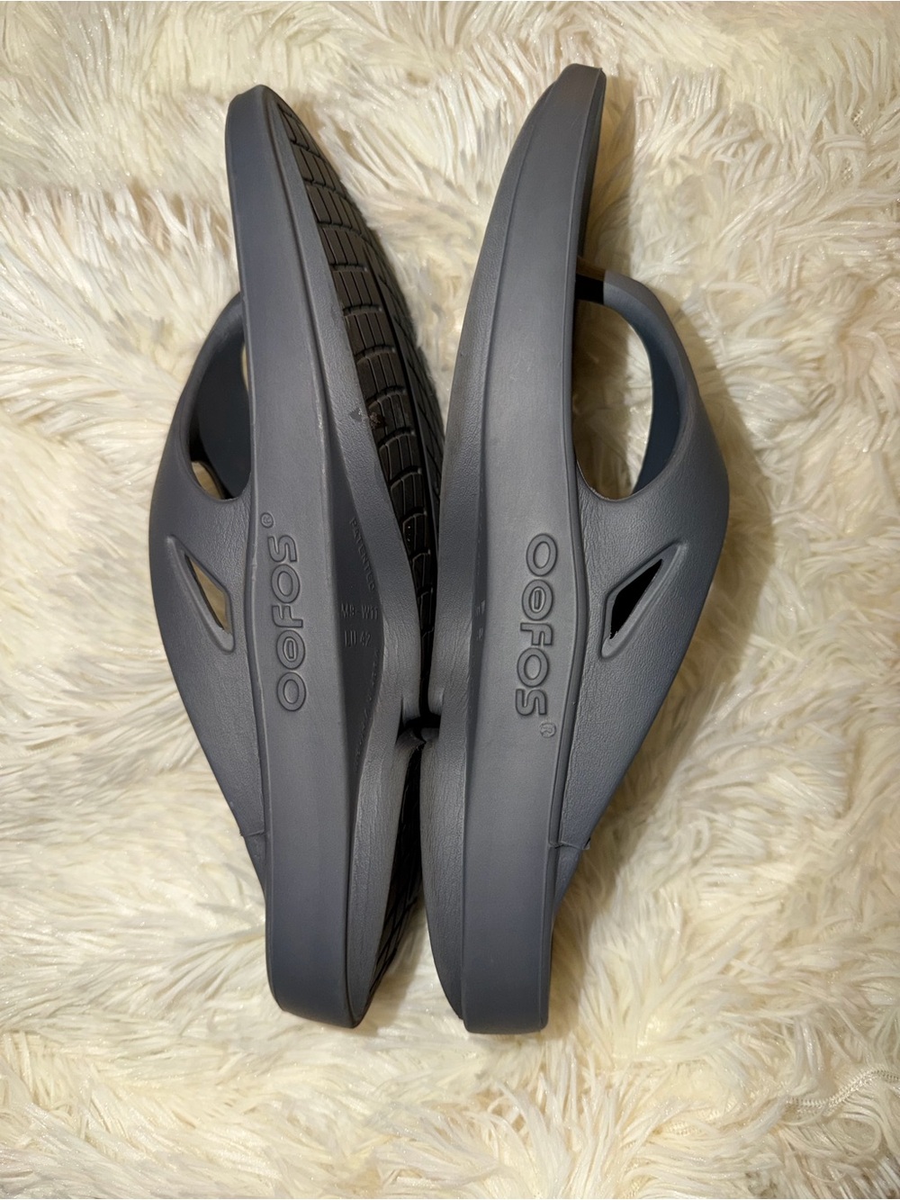 OOFOS Recovery Flip Flops Gray Comfort Sandals Men’s 9 Women’s 11 EU 42